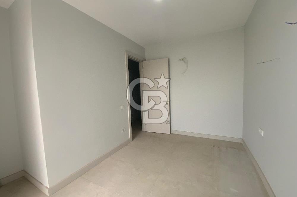 ORTAKENT’TE SATILIK DENİZ VE ŞEHİR MANZARALI TRİPLEKS VİLLA