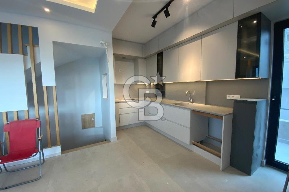 ORTAKENT’TE SATILIK DENİZ VE ŞEHİR MANZARALI TRİPLEKS VİLLA