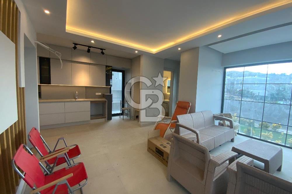 ORTAKENT’TE SATILIK DENİZ VE ŞEHİR MANZARALI TRİPLEKS VİLLA