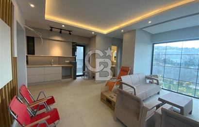 ORTAKENT’TE SATILIK DENİZ VE ŞEHİR MANZARALI TRİPLEKS VİLLA