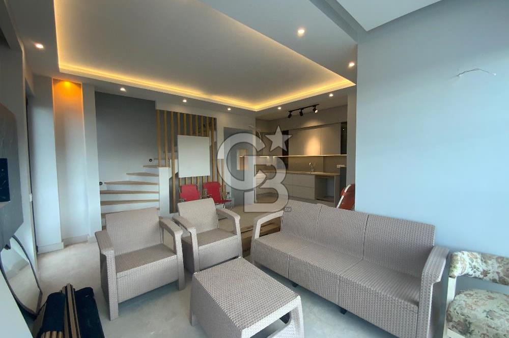 ORTAKENT’TE SATILIK DENİZ VE ŞEHİR MANZARALI TRİPLEKS VİLLA