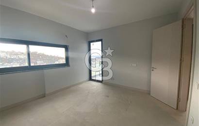 ORTAKENT’TE SATILIK DENİZ VE ŞEHİR MANZARALI TRİPLEKS VİLLA