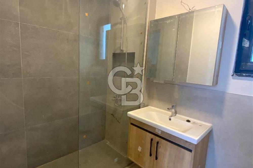 ORTAKENT’TE SATILIK DENİZ VE ŞEHİR MANZARALI TRİPLEKS VİLLA