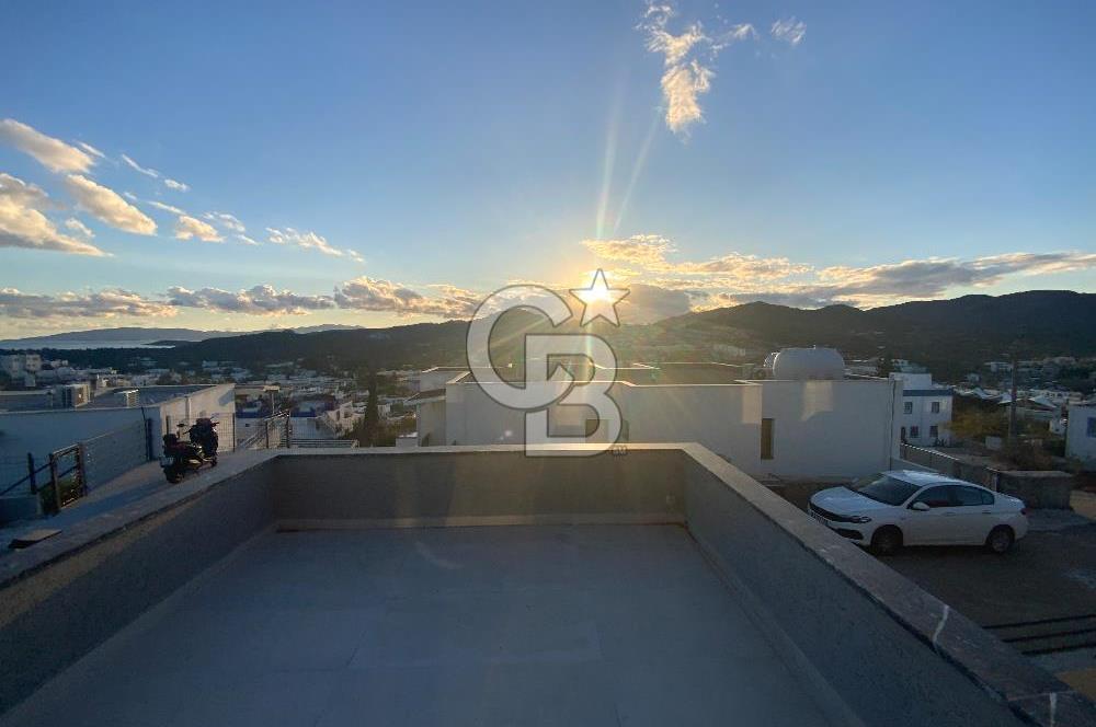 ORTAKENT’TE SATILIK DENİZ VE ŞEHİR MANZARALI TRİPLEKS VİLLA