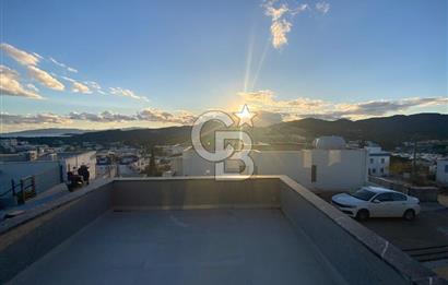 ORTAKENT’TE SATILIK DENİZ VE ŞEHİR MANZARALI TRİPLEKS VİLLA