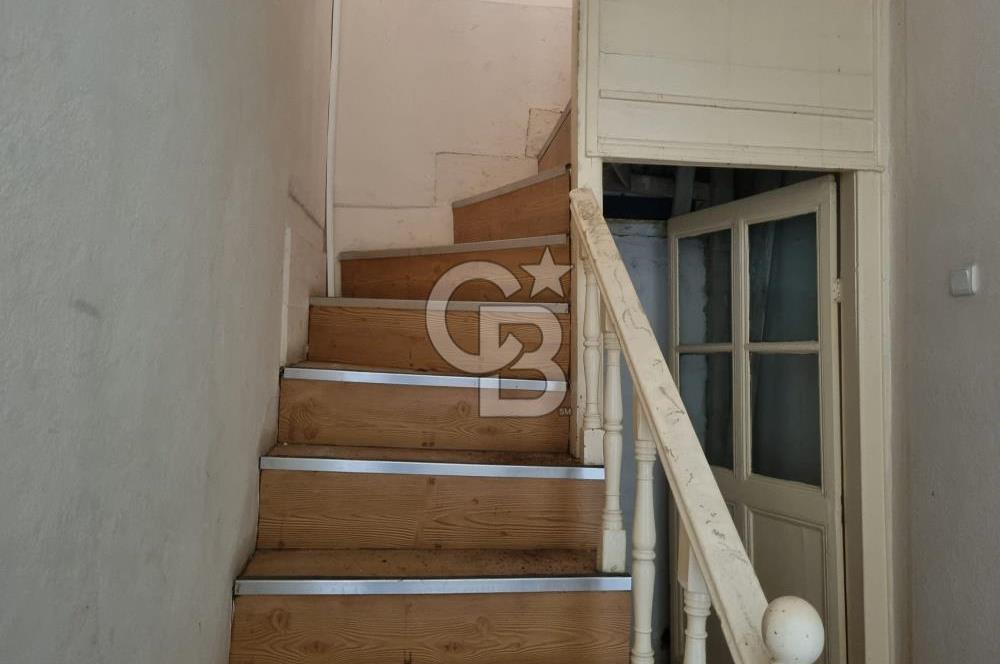 Bayraklı İzban Yanı Kiralık 2 Katlı Tarihi Müstakil Taş Bina