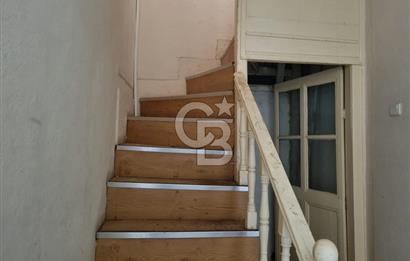 Bayraklı İzban Yanı Kiralık 2 Katlı Tarihi Müstakil Taş Bina