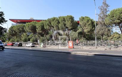İnönü Cd. üzeri Göztepe Stadı karşısı mükemmel konumlu kiralık..