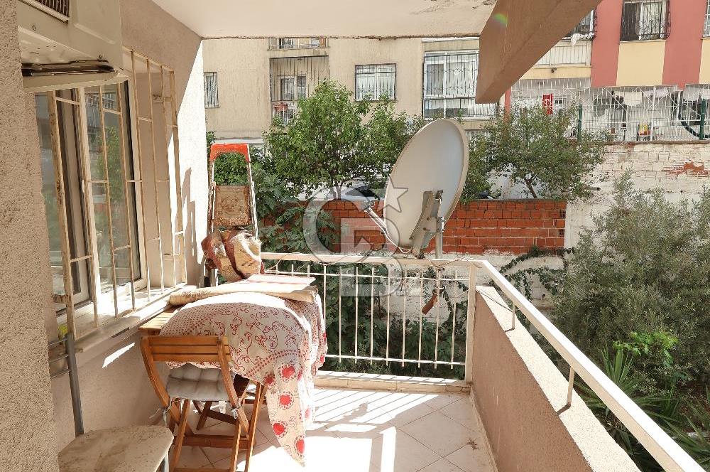 İnönü Cd. üzeri Göztepe Stadı karşısı mükemmel konumlu kiralık..