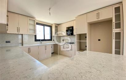 Seferihisar Iyonya Konakları’nda Satılık Lüks 5+2 Villa – Geniş Bahçe & Havuz Keyfi!