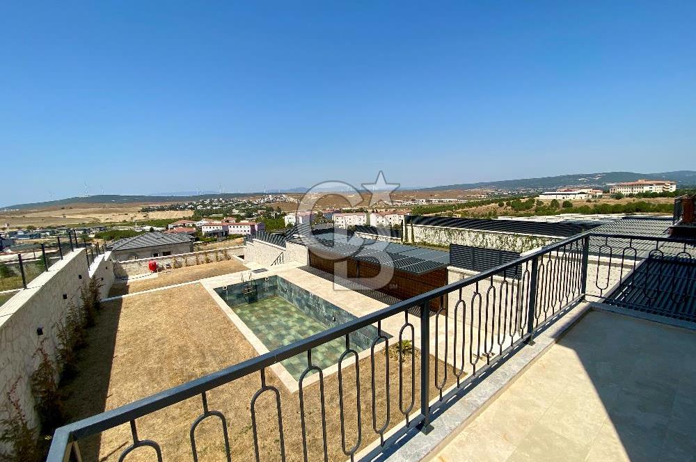 Seferihisar Iyonya Konakları’nda Satılık Lüks 5+2 Villa – Geniş Bahçe & Havuz Keyfi!