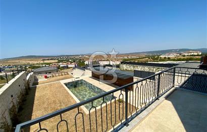 Seferihisar Iyonya Konakları’nda Satılık Lüks 5+2 Villa – Geniş Bahçe & Havuz Keyfi!