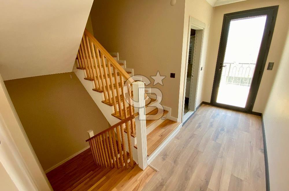 Seferihisar Iyonya Konakları’nda Satılık Lüks 5+2 Villa – Geniş Bahçe & Havuz Keyfi!