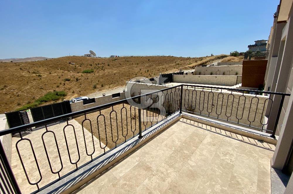 Seferihisar Iyonya Konakları’nda Satılık Lüks 5+2 Villa – Geniş Bahçe & Havuz Keyfi!