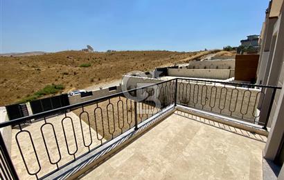 Seferihisar Iyonya Konakları’nda Satılık Lüks 5+2 Villa – Geniş Bahçe & Havuz Keyfi!