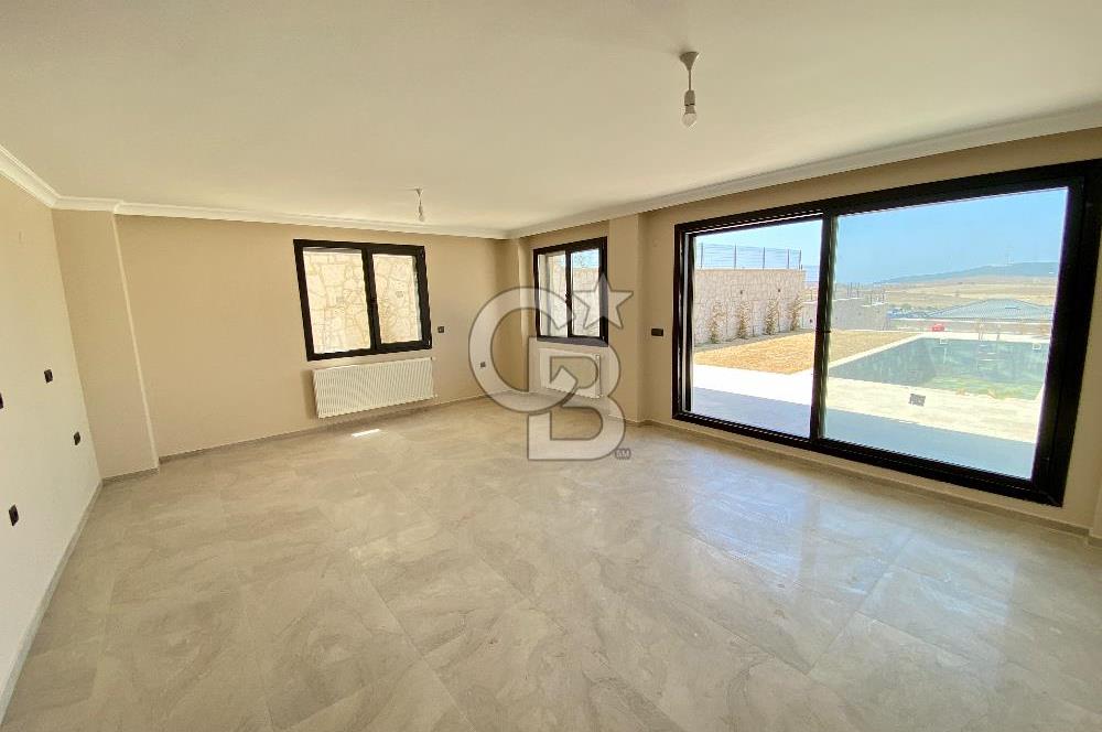 Seferihisar Iyonya Konakları’nda Satılık Lüks 5+2 Villa – Geniş Bahçe & Havuz Keyfi!