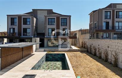 Seferihisar Iyonya Konakları’nda Satılık Lüks 5+2 Villa – Geniş Bahçe & Havuz Keyfi!