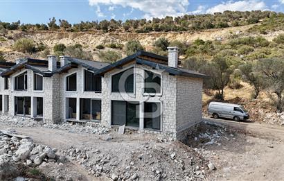 Urla Balıklıova – Çınar Konaklarında Satılık Villa