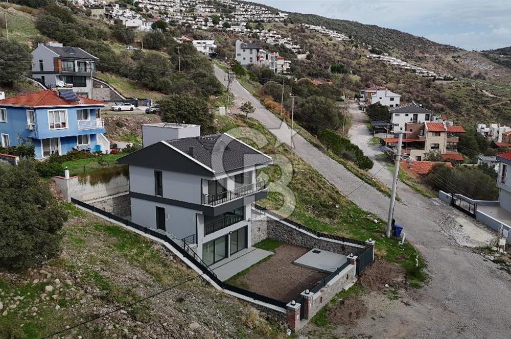 Dikili Çandarlı'da Müstakil Tripleks 3+2 Villa