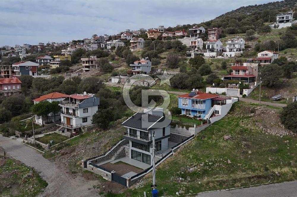 Dikili Çandarlı'da Müstakil Tripleks 3+2 Villa