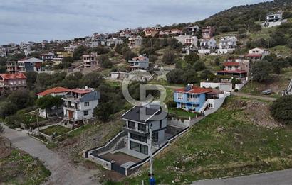 Dikili Çandarlı'da Müstakil Tripleks 3+2 Villa