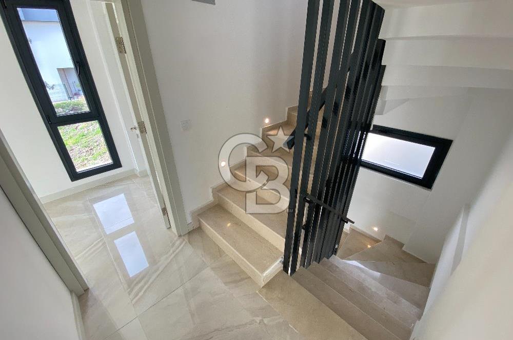 Dikili Çandarlı'da Müstakil Tripleks 3+2 Villa