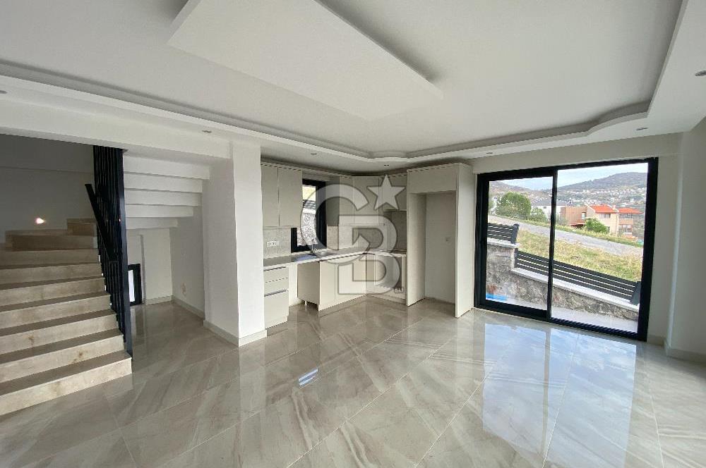 Dikili Çandarlı'da Müstakil Tripleks 3+2 Villa