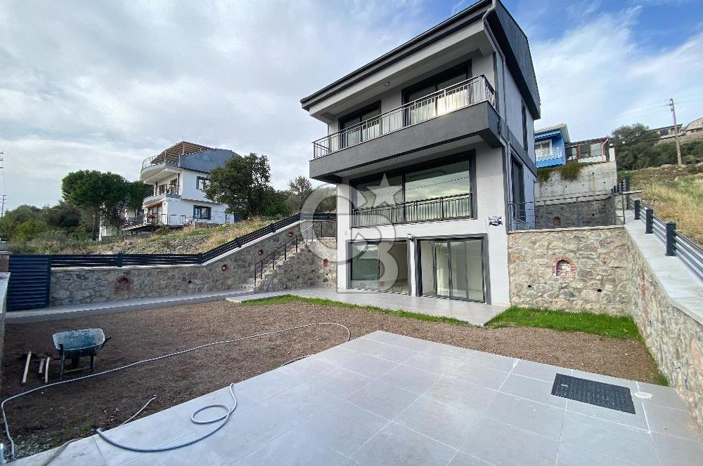 Dikili Çandarlı'da Müstakil Tripleks 3+2 Villa