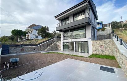 Dikili Çandarlı'da Müstakil Tripleks 3+2 Villa