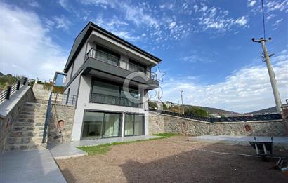 Dikili Çandarlı'da Müstakil Tripleks 3+2 Villa