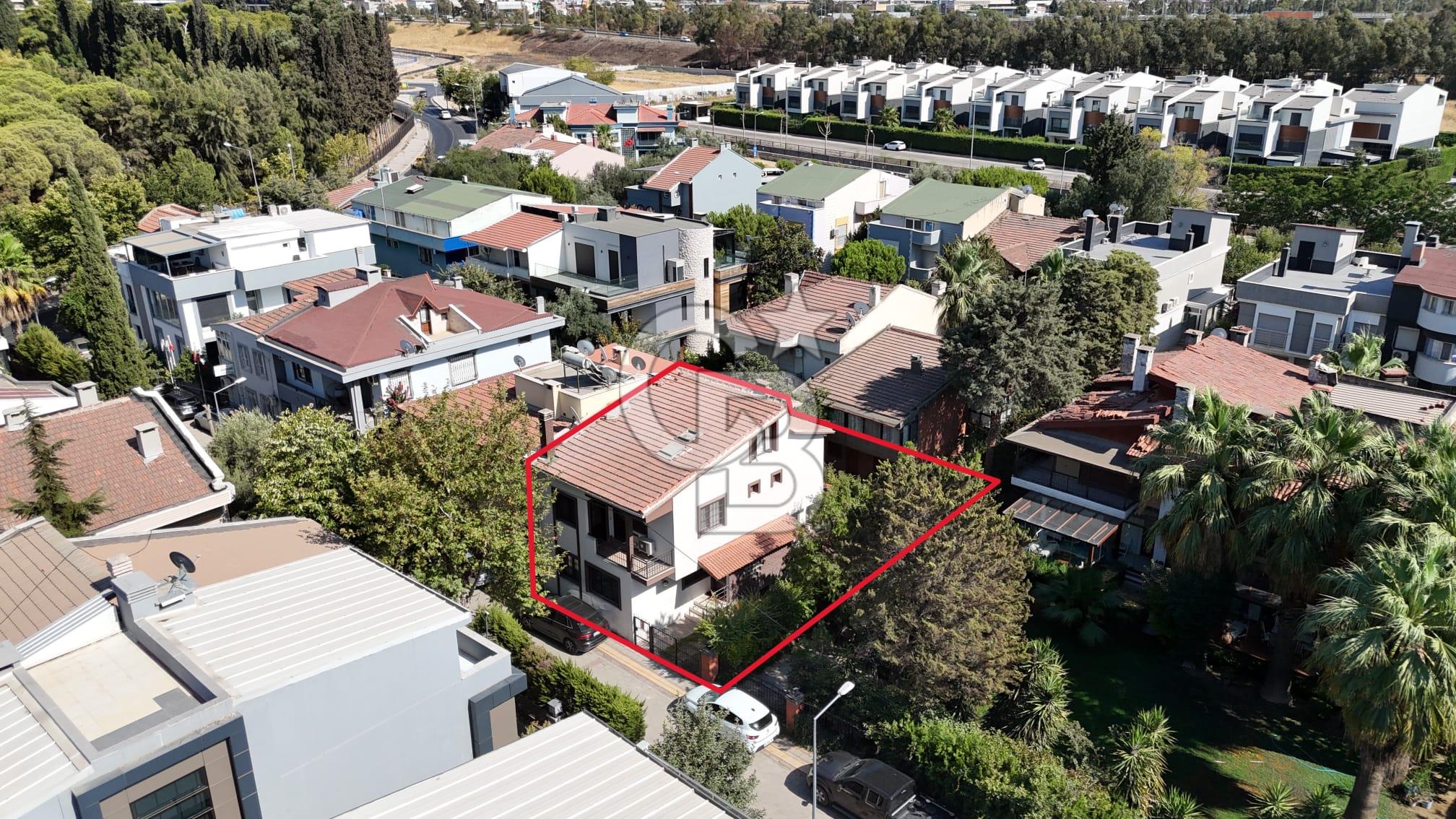 İzmir Bornova Forum AVM Yakını 4+1 Tripleks Müstakil Villa