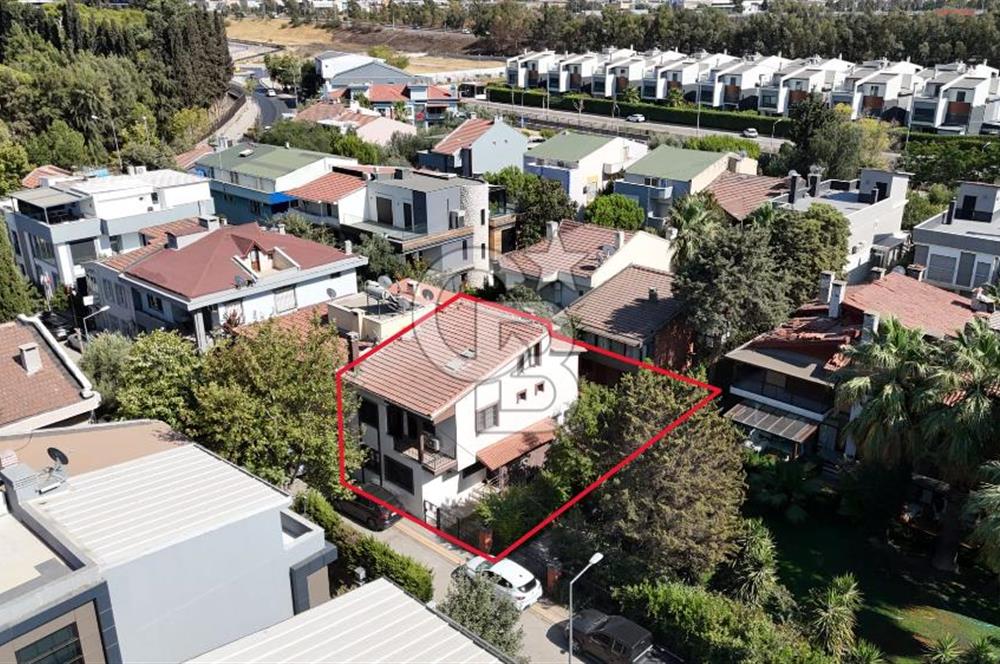 İzmir Bornova Forum AVM Yakını 4+1 Tripleks Müstakil Villa