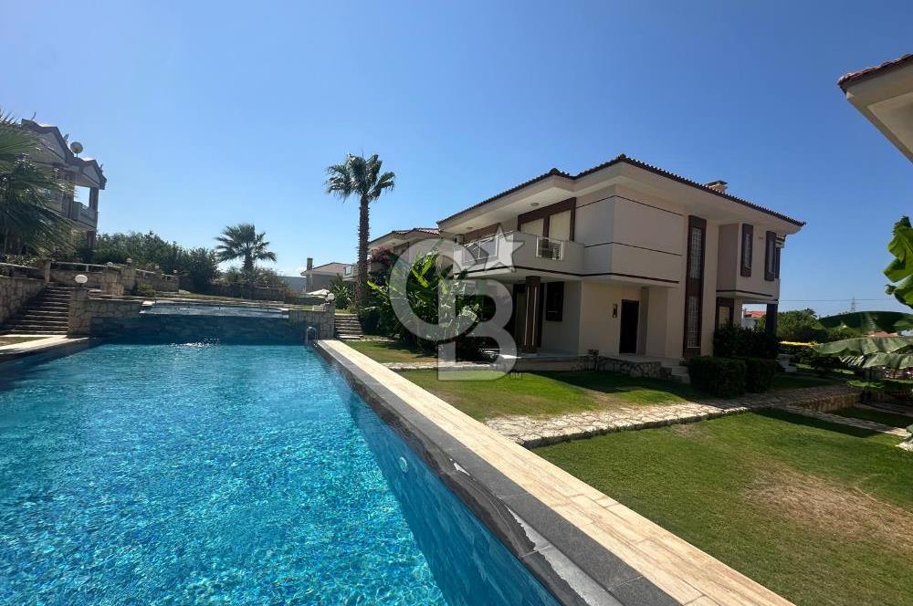 Çeşme Alaçatı`da Havuzlu Site İçerisinde 3+1 Satılık Villa