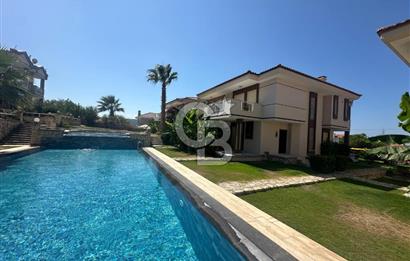 Çeşme Alaçatı`da Havuzlu Site İçerisinde 3+1 Satılık Villa