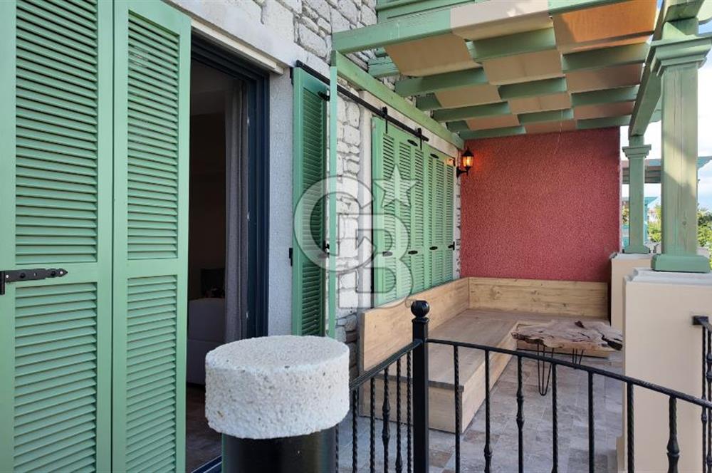 Çeşme Alaçatı Port Satılık Ters Dubleks Full Eşyalı 2+1 Villa