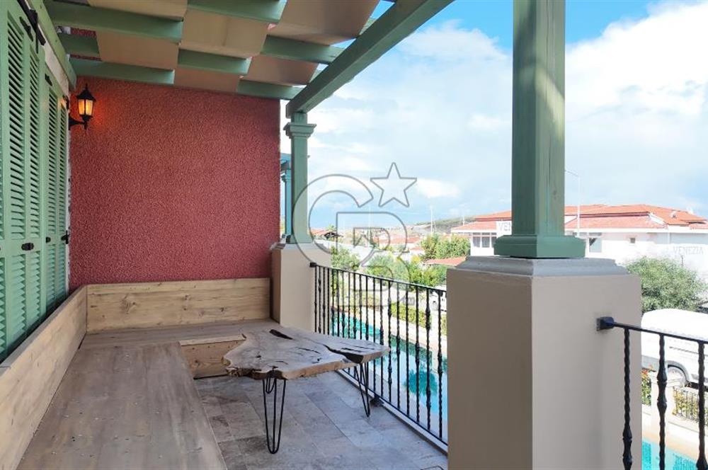 Çeşme Alaçatı Port Satılık Ters Dubleks Full Eşyalı 2+1 Villa