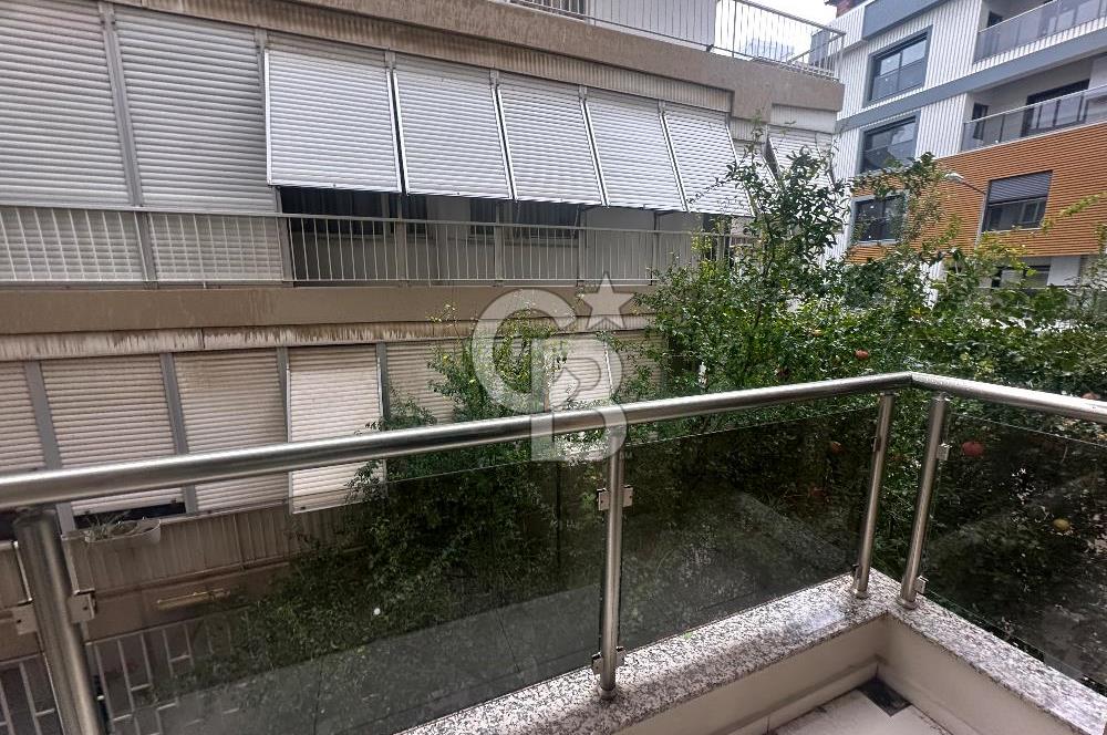 Karşıyaka Bostanlı da Satılık 3+1 Satılık Daire