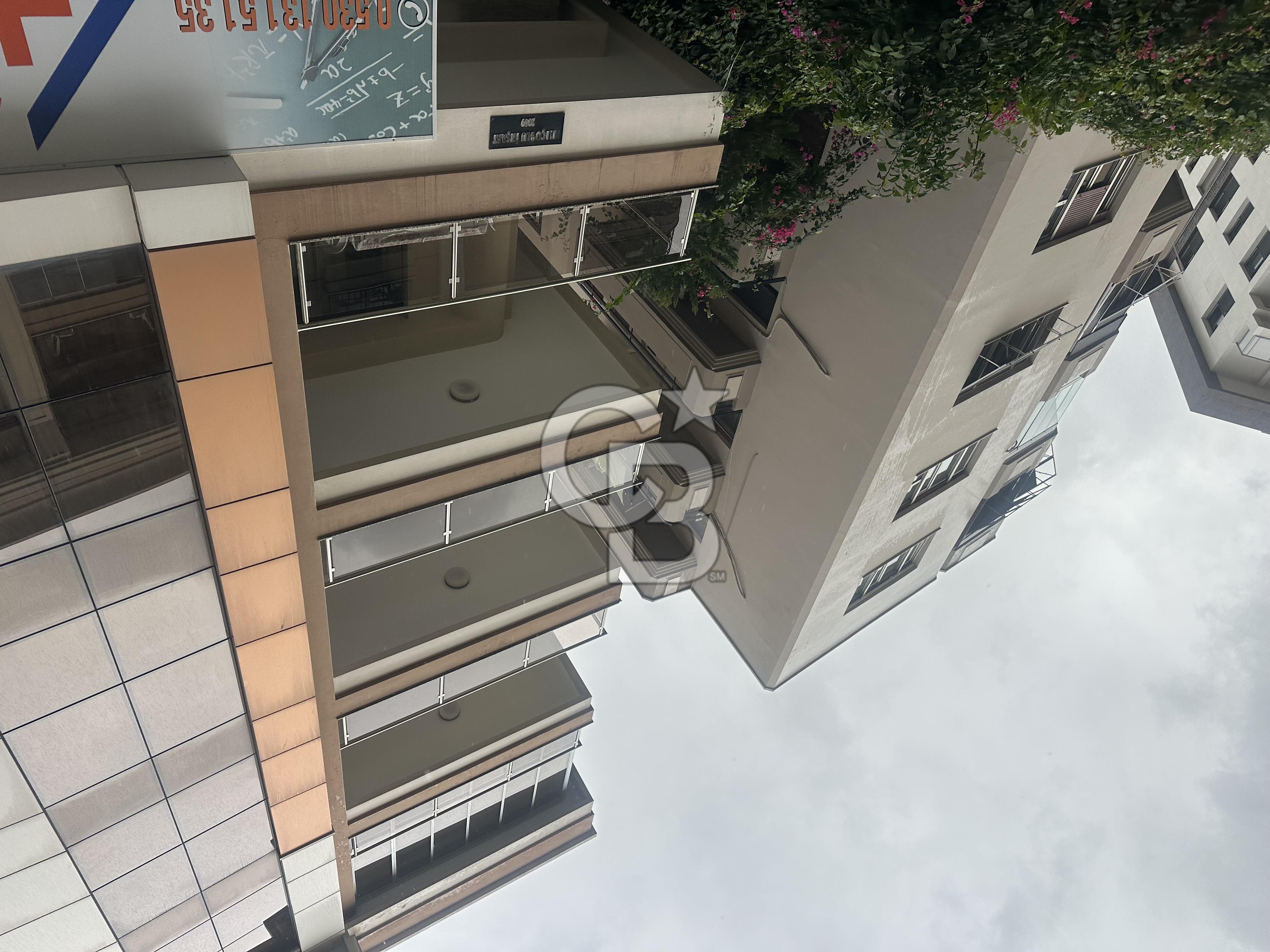 Karşıyaka Bostanlı da Satılık 3+1 Satılık Daire