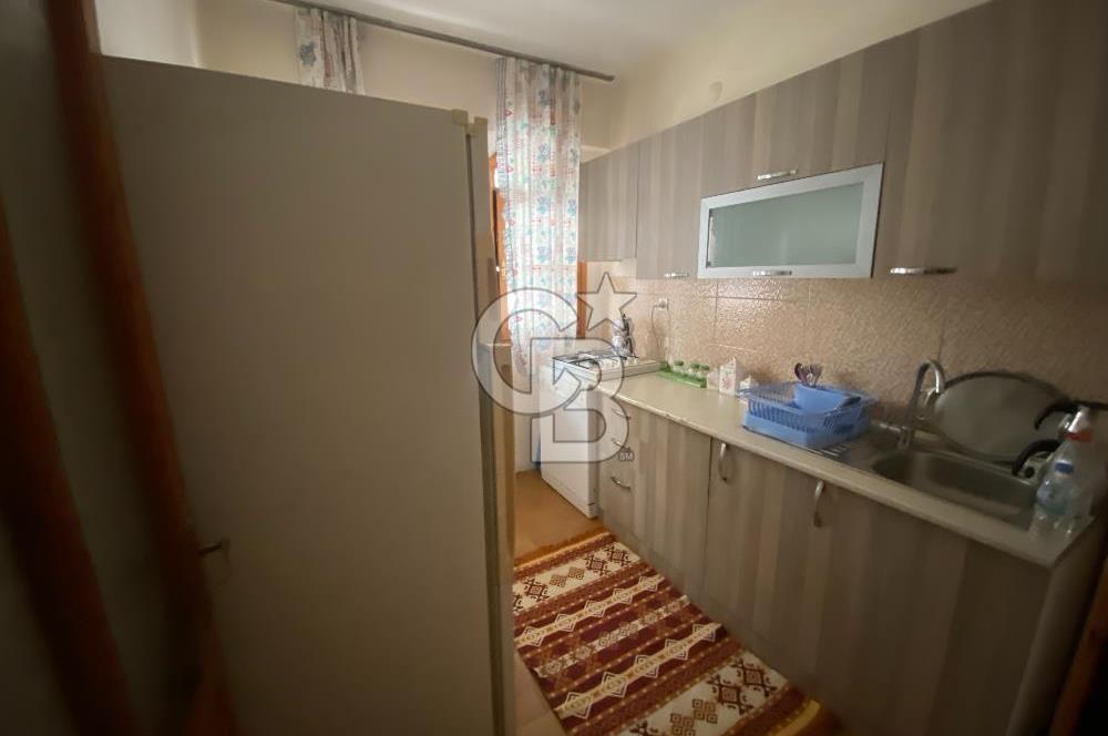 AKÇAY'DA KORDONA 300 MT EŞYALI AYRI MUTFAKLI ARA KAT DAİRE