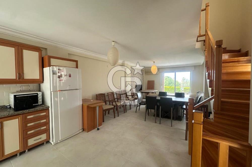 Çeşme Alaçatı`da Havuzlu Site İçerisinde 3+1 Satılık Villa