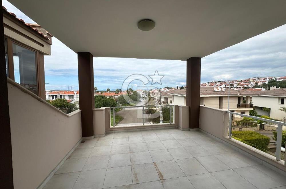 Çeşme Alaçatı`da Havuzlu Site İçerisinde 3+1 Satılık Villa