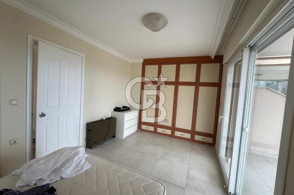 Çeşme Alaçatı`da Havuzlu Site İçerisinde 3+1 Satılık Villa