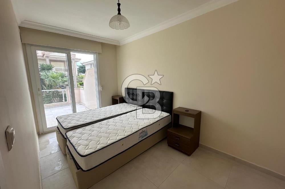 Çeşme Alaçatı`da Havuzlu Site İçerisinde 3+1 Satılık Villa