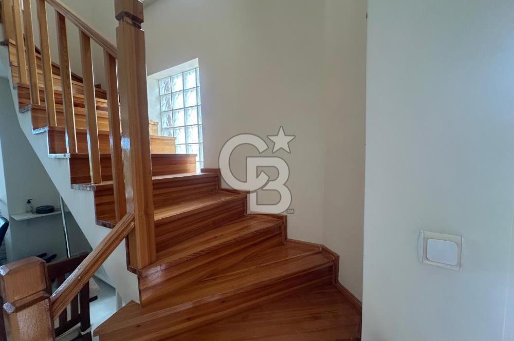 Çeşme Alaçatı`da Havuzlu Site İçerisinde 3+1 Satılık Villa