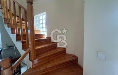 Çeşme Alaçatı`da Havuzlu Site İçerisinde 3+1 Satılık Villa