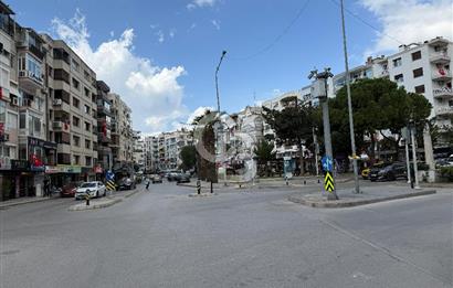 Karşıyaka Bostanlı Muhteşem Lokasyonda Satılık Lux 4+1 Daire