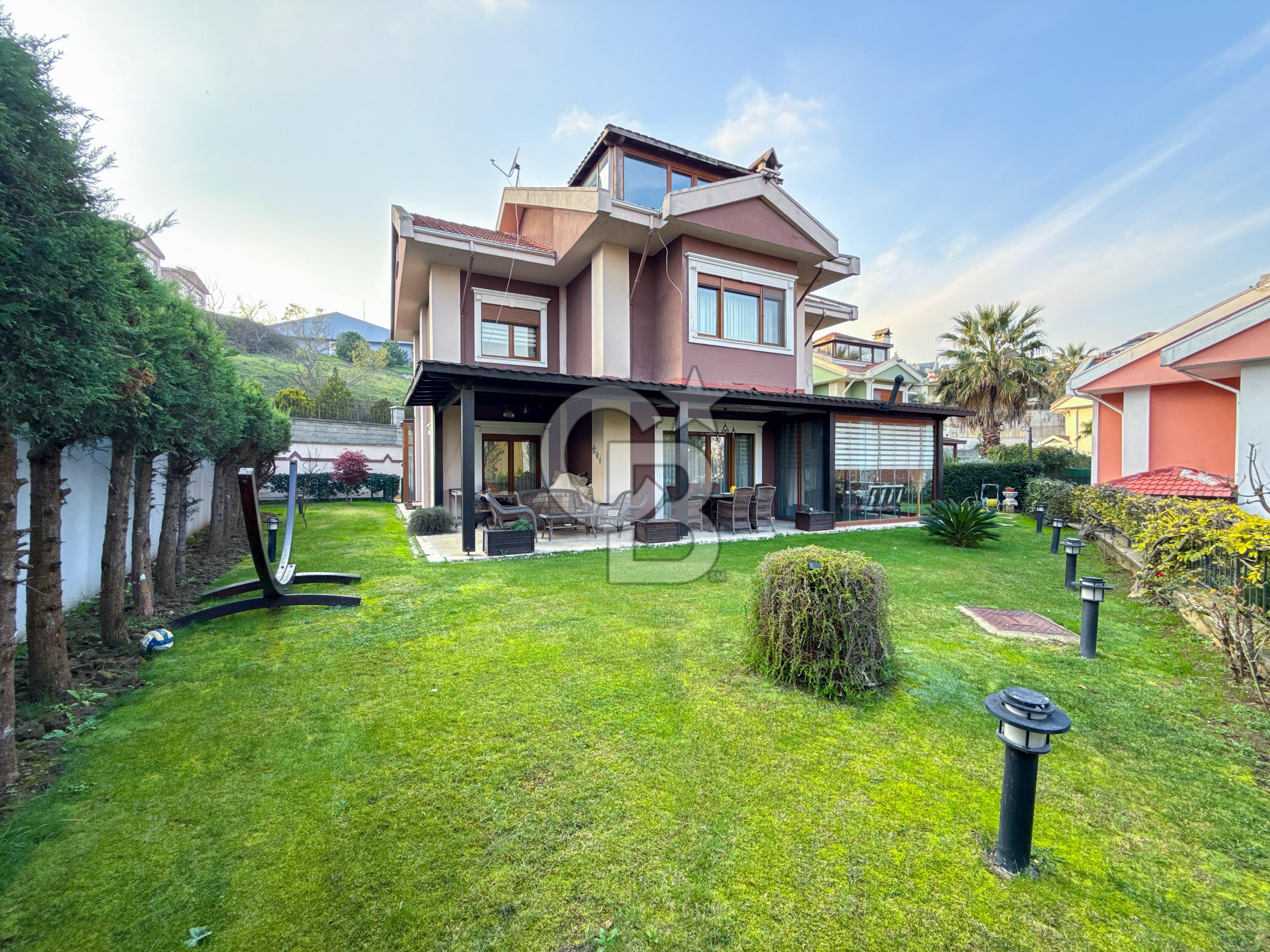Bahçeşehir Yeşil Vadi Villaları Satılık 5+2 Villa
