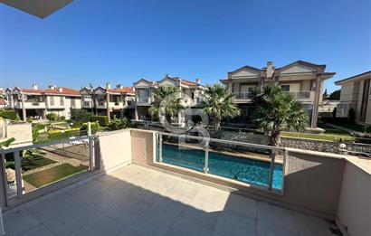 Çeşme Alaçatı`da Havuzlu Site İçerisinde 3+1 Satılık Villa