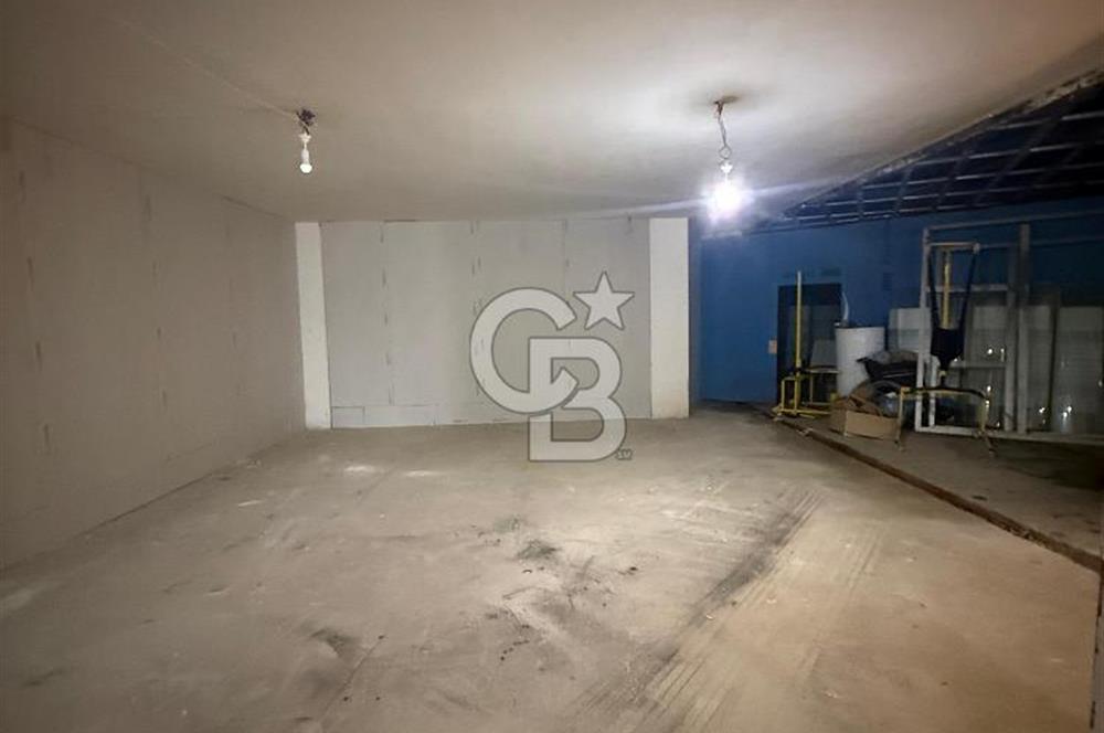 YOMRA MERKEZDE CANLI KONUMDA İŞ MERKEZİ İÇERİSİNDE 200 M² DÜKKAN FIRSATI 