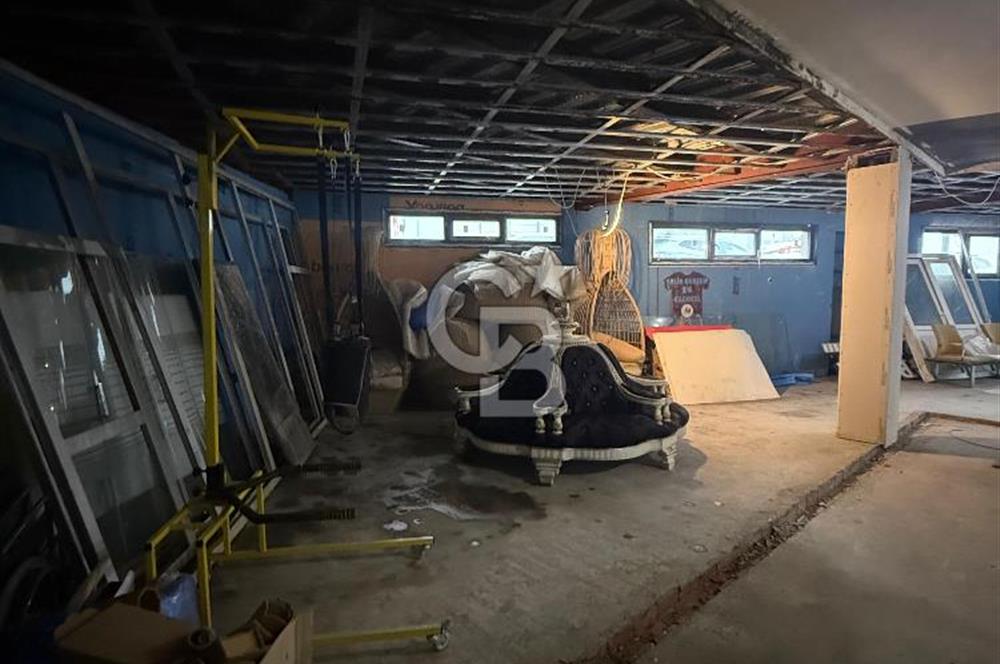 YOMRA MERKEZDE CANLI KONUMDA İŞ MERKEZİ İÇERİSİNDE 200 M² DÜKKAN FIRSATI 